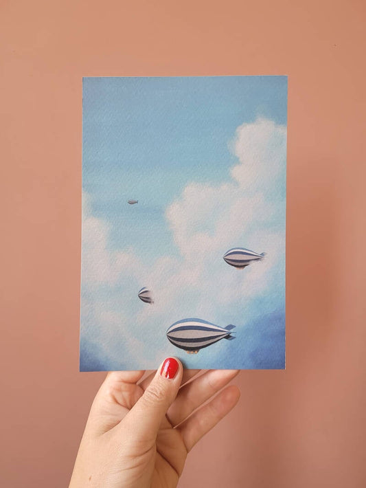 Een illustratie van een zeppelin op een A5 print.