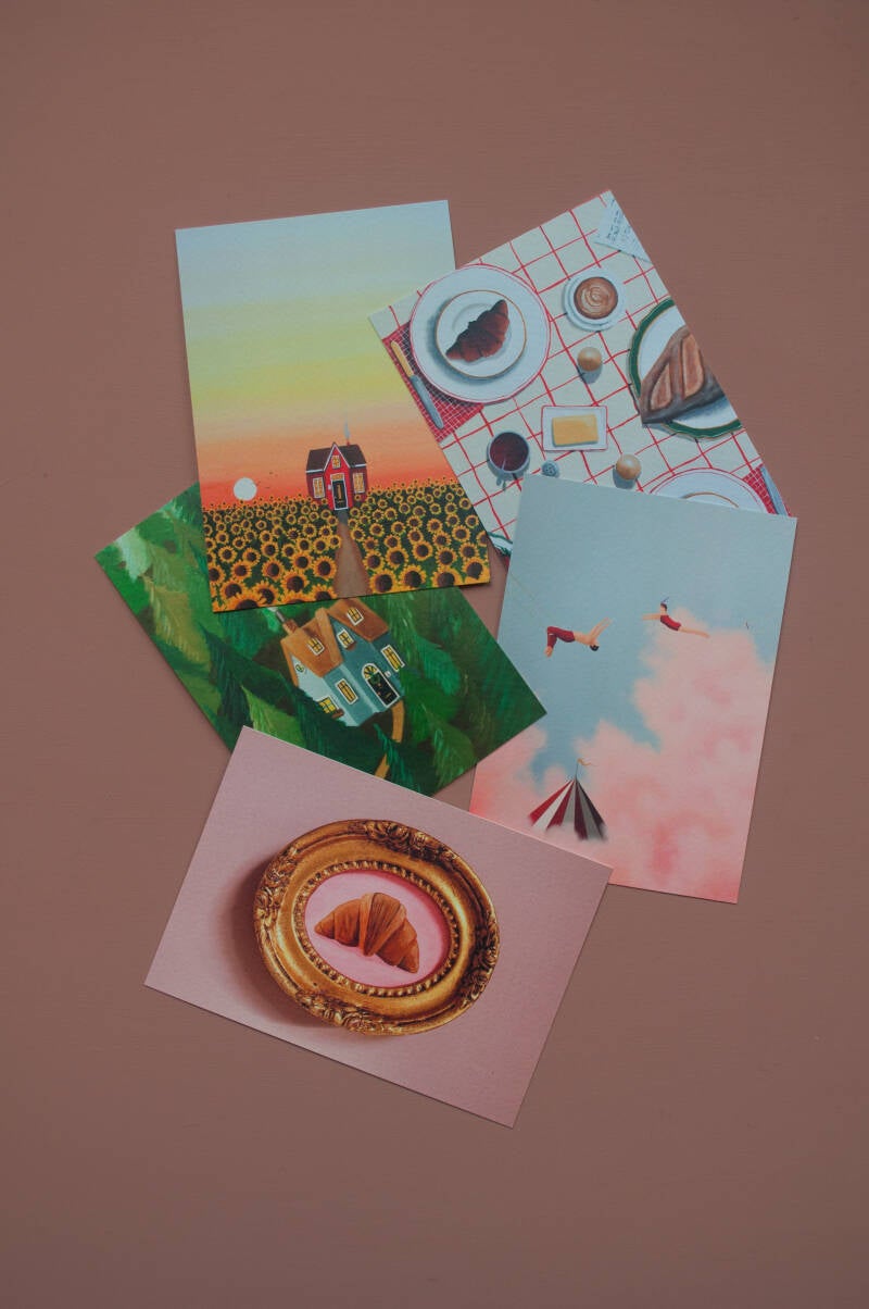 Een set van vijf verschillende ansichtkaarten met kleurrijke illustraties.