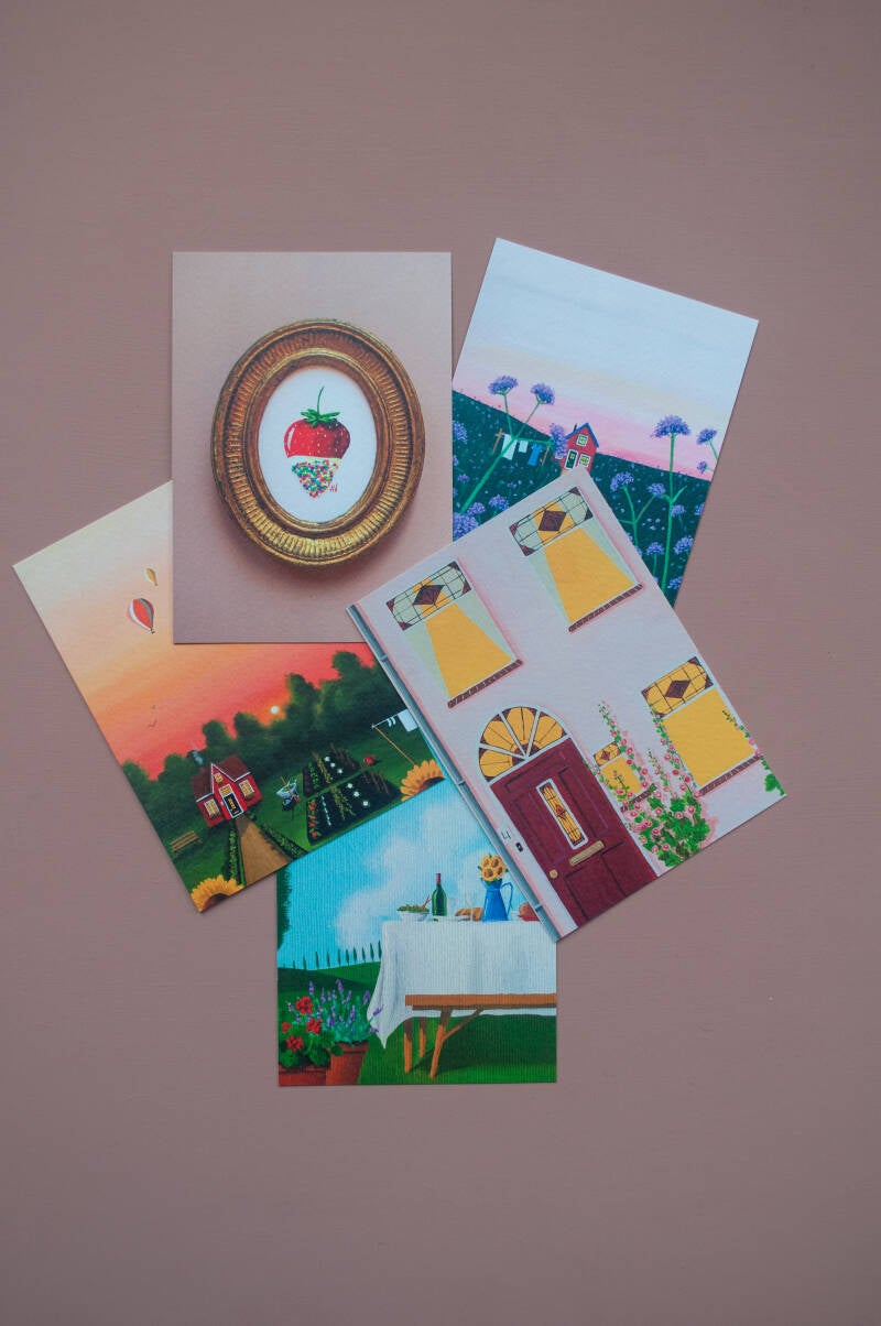 Een set van vijf verschillende ansichtkaarten met kleurrijke illustraties op prachtig dik papier.