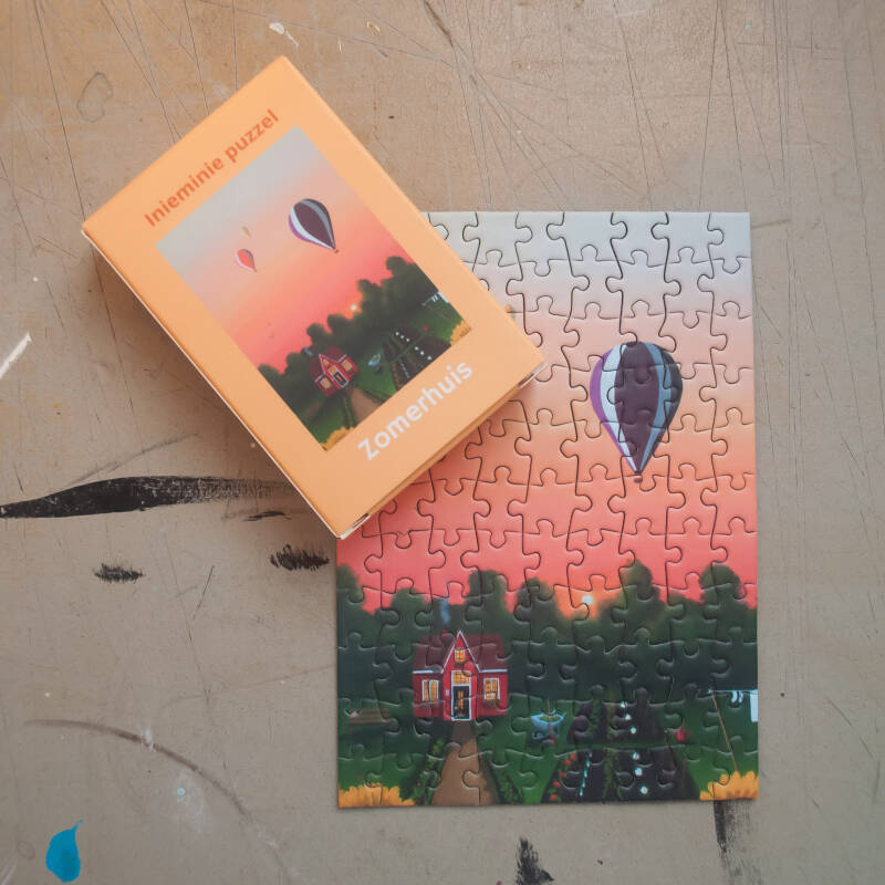 Een illustratie van een schattig zomerhuisje op een inieminie puzzel van 99 stukjes.